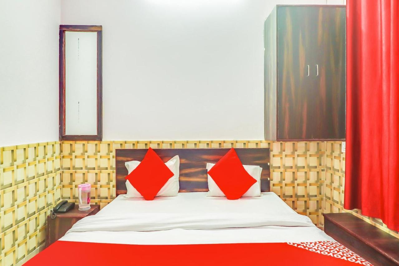โอโย 76591 โฮเทล ดอลฟิน Hotel ลัคเนา ภายนอก รูปภาพ