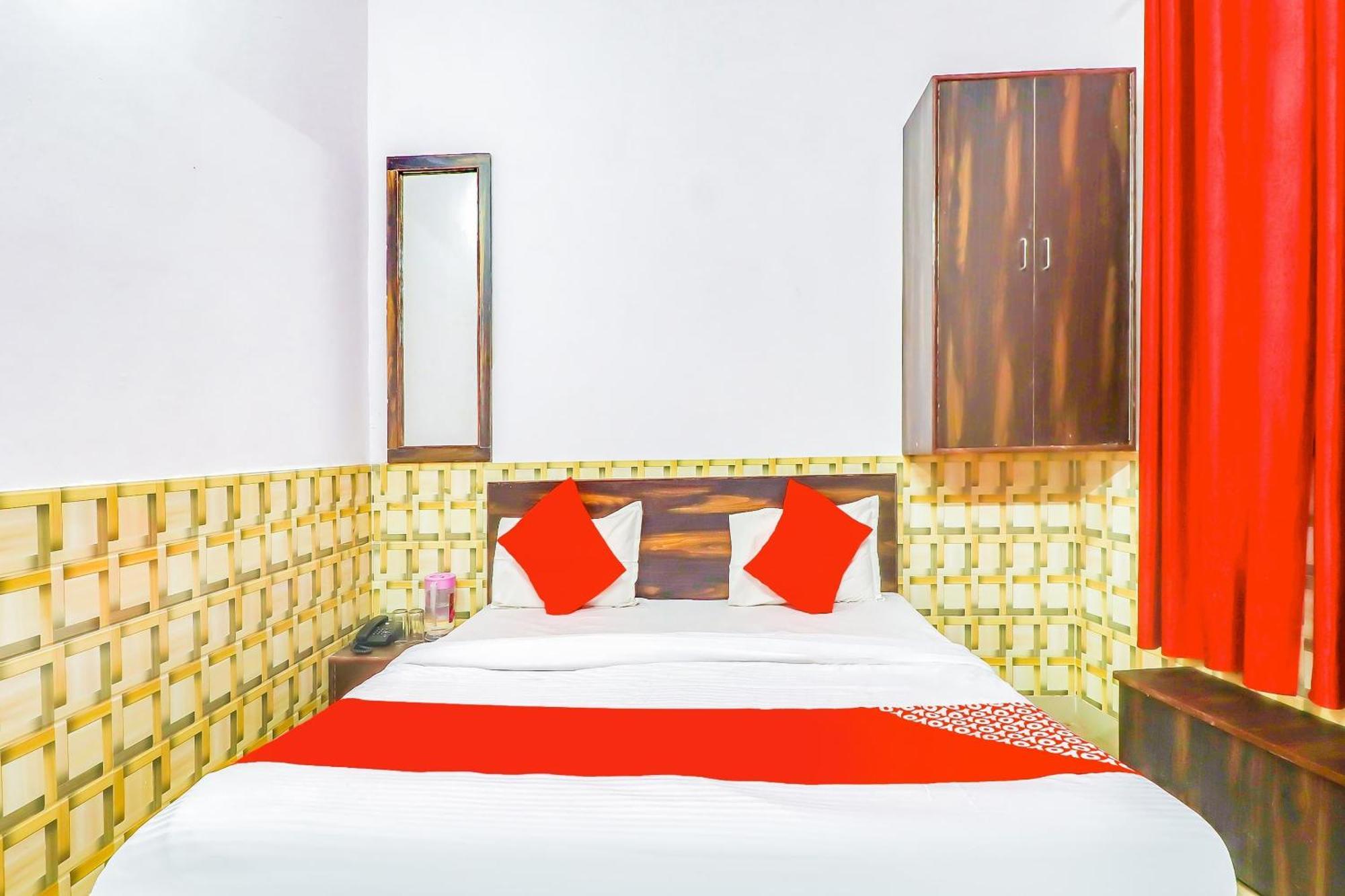 โอโย 76591 โฮเทล ดอลฟิน Hotel ลัคเนา ภายนอก รูปภาพ